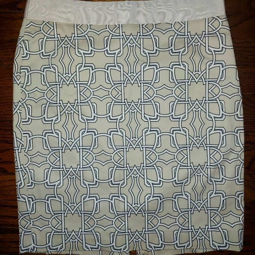 Geo-Pattern Tan/Black Skirt Size 10